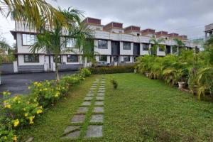 Vista Manor - 3 BHK with pool-1.5 hrs from Mumbai
