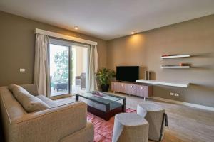 Ground floor two bedrooms in Joubal Lagoon with direct pool access and view