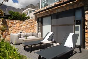 King Room with Garden View room in PREMIUM CAPE Camps Bay Lodge
