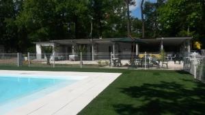 2 hvězdičkový bungalov Le Camping de Villandraut Villandraut Francie