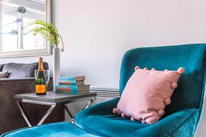 2 Bed Boutique Apartment with free parking