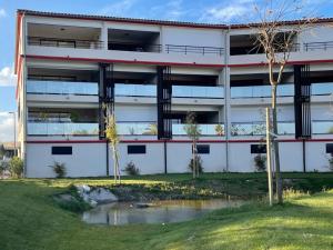 Au cœur du Golf, appartement neuf vue golf et piscine - Clim Wifi parking