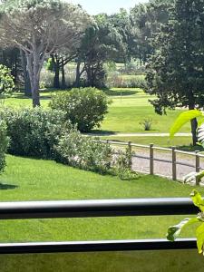Au cœur du Golf, appartement neuf vue golf et piscine - Clim Wifi parking