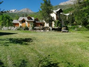 Chalets Le Serre Barbin : Maison / Chalet avec jardin : photos des chambres