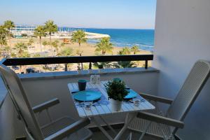 Prime Beachfront Apartment on Larnaca Finikoudes