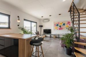 Holiday home Lolina,sea on a palm! HEATED POOL