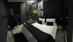 Modern & Central 3 minutes from the River