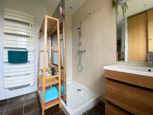 B&B / Chambres d'hotes O Clair de Lune Chambres d'hotes climatisees a Sarlat - parking prive - piscine chauffee - espace bien-etre Jacuzzi et massages : photos des chambres