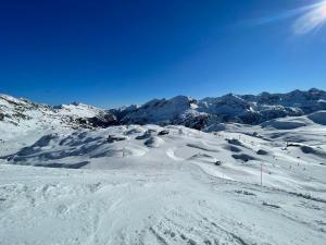 Lovely 3 Bedroom Apartment, Ski inSki out