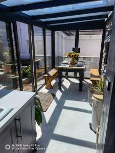 Brynglas Cottage with Hot Tub, Anglesey.