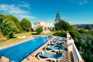 Gran villa con vistas al mar y piscina privada - Valdés