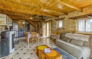 Amazing Home In Castelnau De Mandaille With Wifi Heated Swimming Pool And 2 Bedrooms