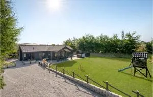 Lovely Home In Glesborg With Sauna - Ørsted