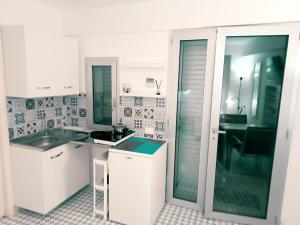 MONOLOCALE PIANO TERRA fronte spiaggia