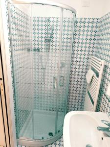 MONOLOCALE PIANO TERRA fronte spiaggia