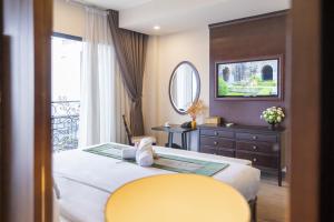 Hanoi Center Silk Charming Hotel & Travel