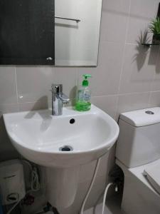 Cubao Manhattan Heights, Unit 8BC Tower B, 1 BR