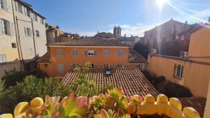 Appartements Sunny Apartment with Nice View in History City Center : photos des chambres