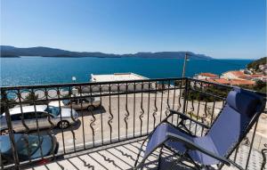 Amazing Apartment In Komarna With Wifi