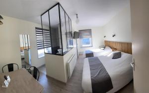 Hotels Logis De La Grande Cascade : photos des chambres