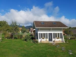 Maisons de vacances Gite le Charmot, au pied des montagnes classe 3* : Maison 2 Chambres