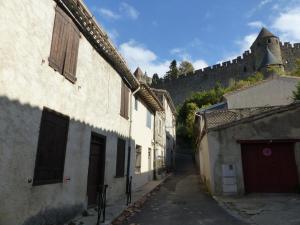 Maisons de vacances Maison des Remparts nichee sous la Cite : photos des chambres