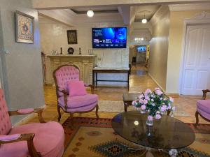 Royal Residence Families Only