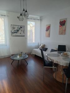 Appartements Le Saint Max : photos des chambres