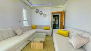 Appartement vue sur piscine et sur mer