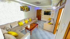 Appartement vue sur piscine et sur mer