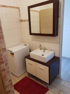 Appartements OVU Piscine chauffee Entre mer et montagne a 1 km de la mer : photos des chambres