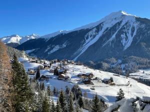 Sonnige Panorama Aussicht bei Davos Lenzerheide