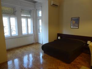 Five Seasons Apartment