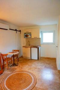 Appartements Mas de la Roule, 4 studios, piscine chauffee, studio SPA, parc 2 ha, Pont d'Avignon a pied : photos des chambres