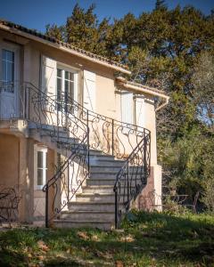 Appartements Mas de la Roule, 4 studios, piscine, studio SPA, parc 2 ha, Pont d'Avignon a pied : photos des chambres