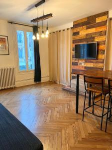 Appartements Charmant et Atypique T3 proche centre ville : photos des chambres