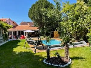 Mérig'home Chambre BD climatisée dans maison avec piscine au calme en ville, SdB & toilettes privés - 勒贡蓬图夫尔