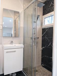 Villas Grande maison renovee a 7 min du metro : photos des chambres