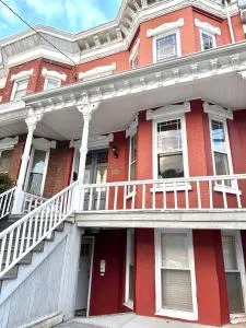 Classical Isbills Row House close to NYC - Graniteville