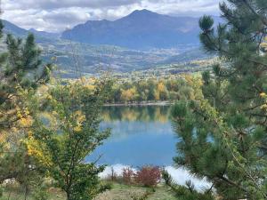 Appartements studio by the lake, at the foot of the ski resort : photos des chambres