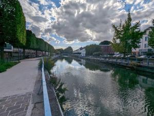 Appartements Logement centre ville avec cour et vue sur canal : photos des chambres