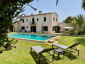 Son Jordi nou, beautiful villa near Alaro big swimming pool, BBQ mountain views 12people