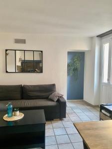 Appartements T2 rue pietonne Le Lavandou climatise : photos des chambres