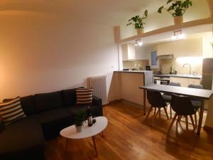 The Splash Suite, Athens