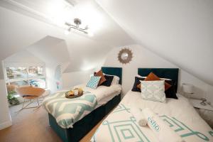 Cotswolds - 3 bed house, with Garden, WiFi - Esho Stays