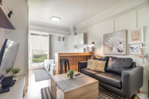 7th floor Cebu IT Park studio walking distance to everything