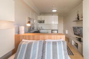 7th floor Cebu IT Park studio walking distance to everything