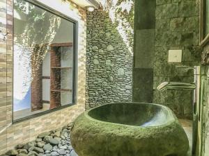 Cozy Wayan Suetas Garden Villa 2