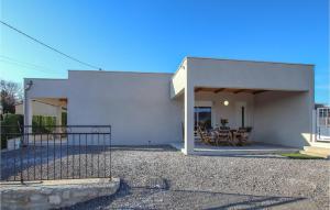 Maisons de vacances Beautiful home in Lussas with Outdoor swimming pool, 2 Bedrooms and WiFi : photos des chambres