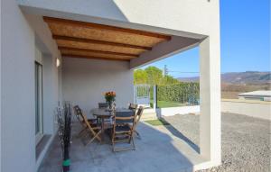 Maisons de vacances Beautiful home in Lussas with Outdoor swimming pool, 2 Bedrooms and WiFi : photos des chambres